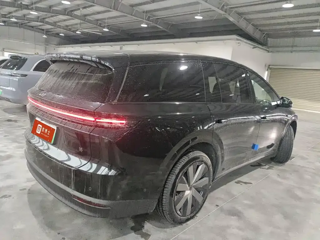 Li Auto i8 — фото 2