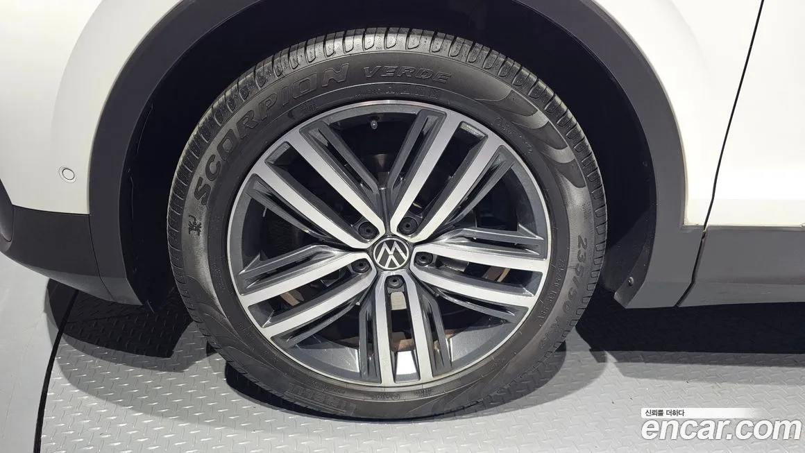 Volkswagen Tiguan — фото 9