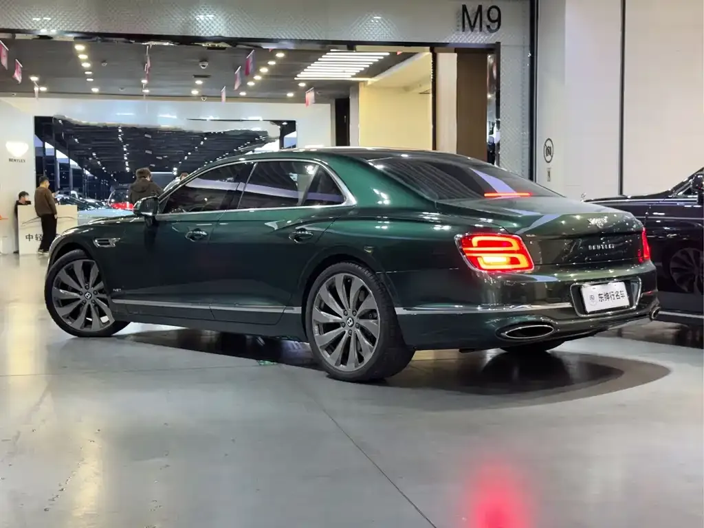 Bentley Flying Spur — фото 2