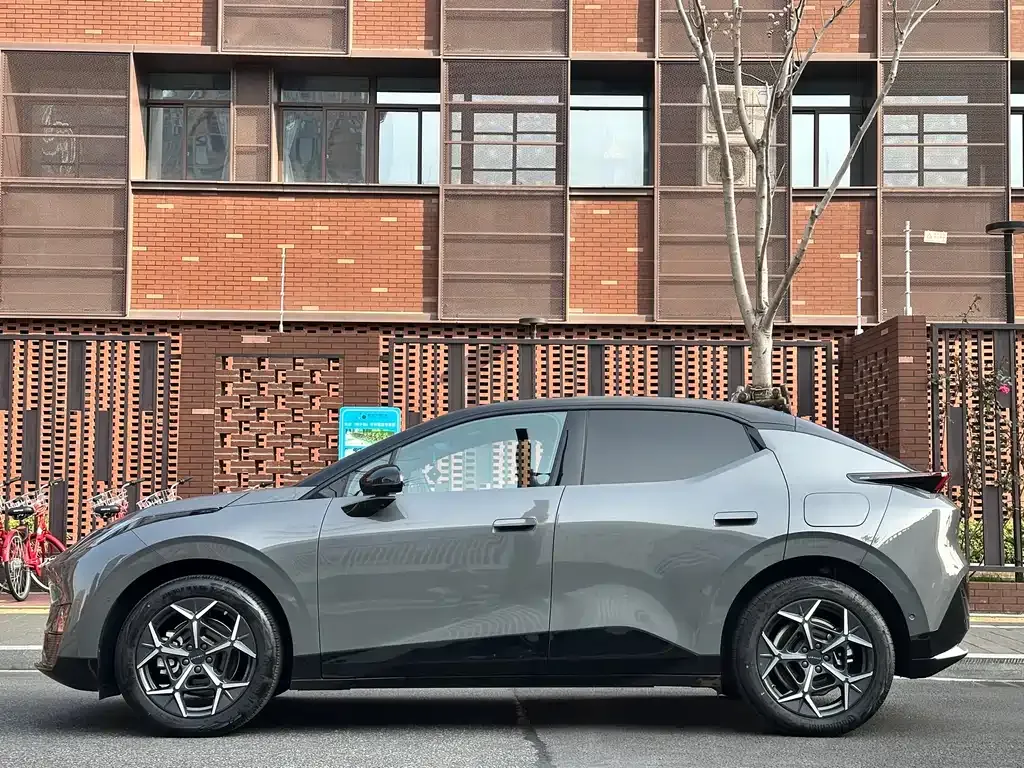 Lynk & Co Z20 — фото 10