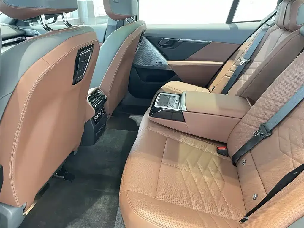 BMW i5 — фото 9