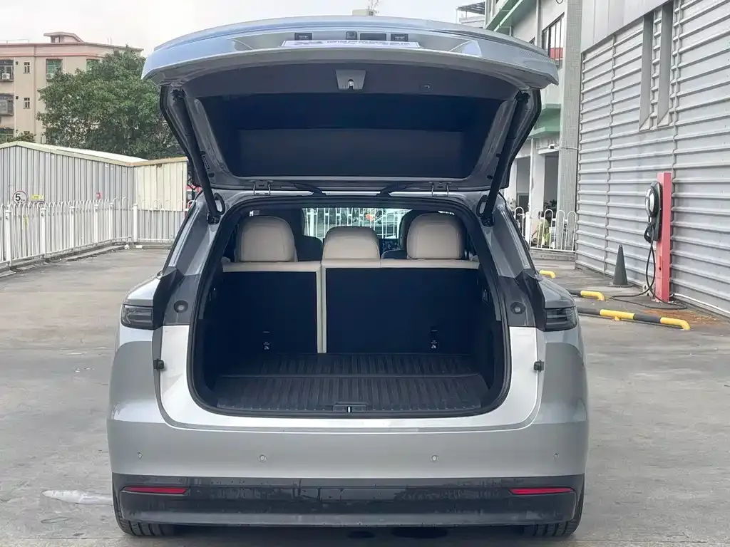 Li Auto i6 — фото 8