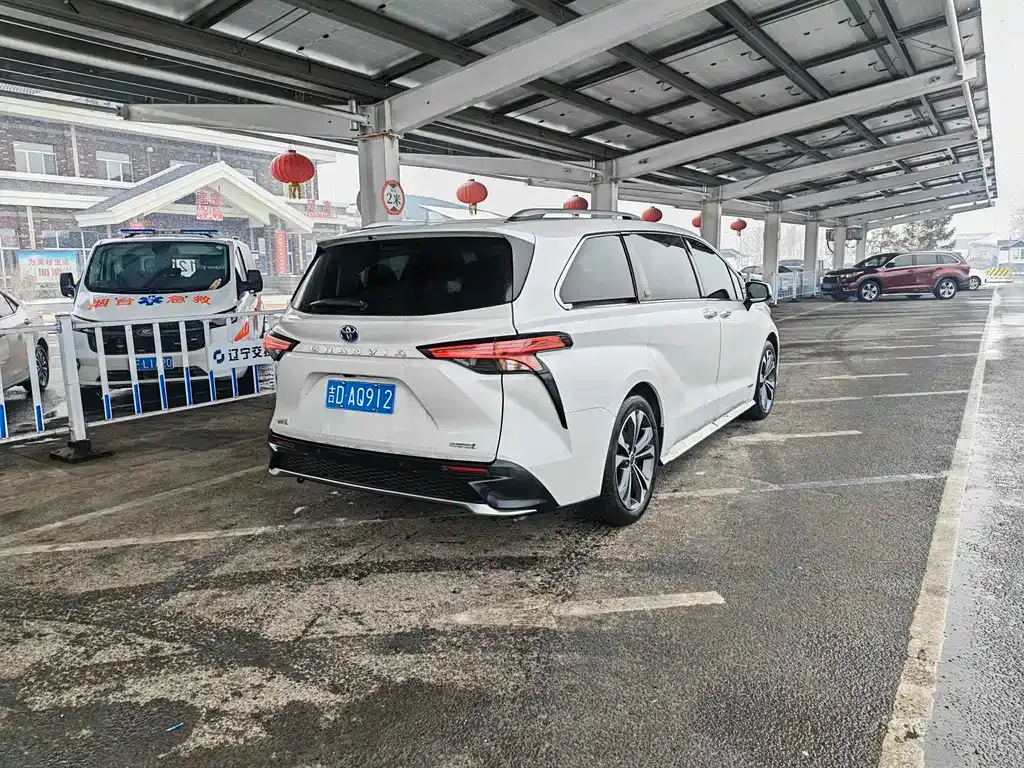Toyota Granvia — фото 8