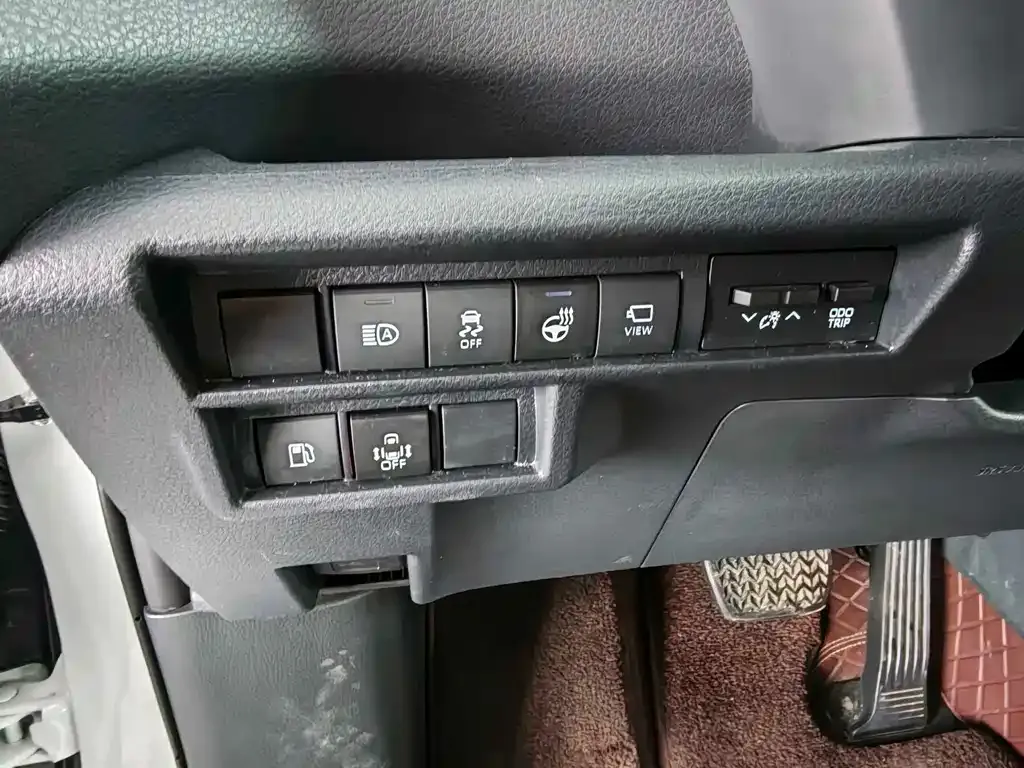 Toyota Granvia — фото 6