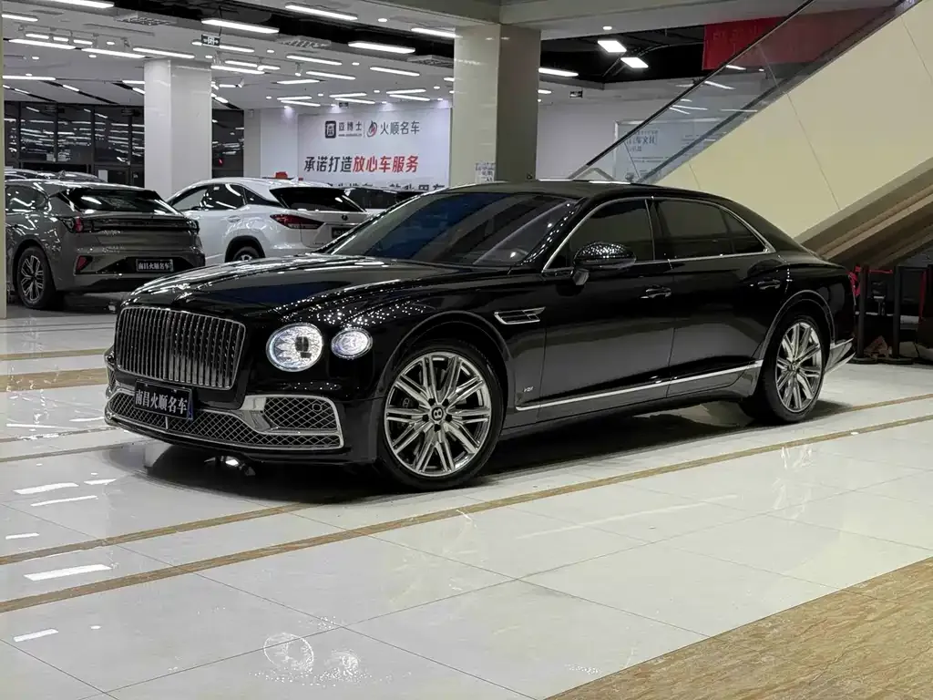 Bentley Flying Spur — фото 1