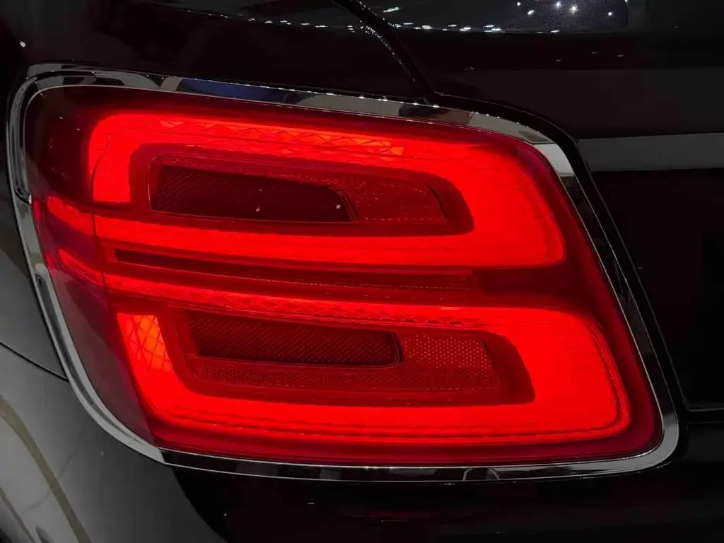 Bentley Flying Spur — фото 5