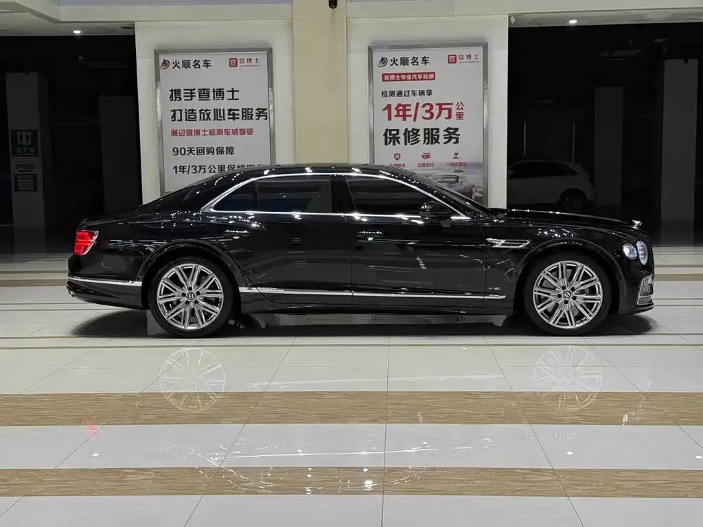 Bentley Flying Spur — фото 2