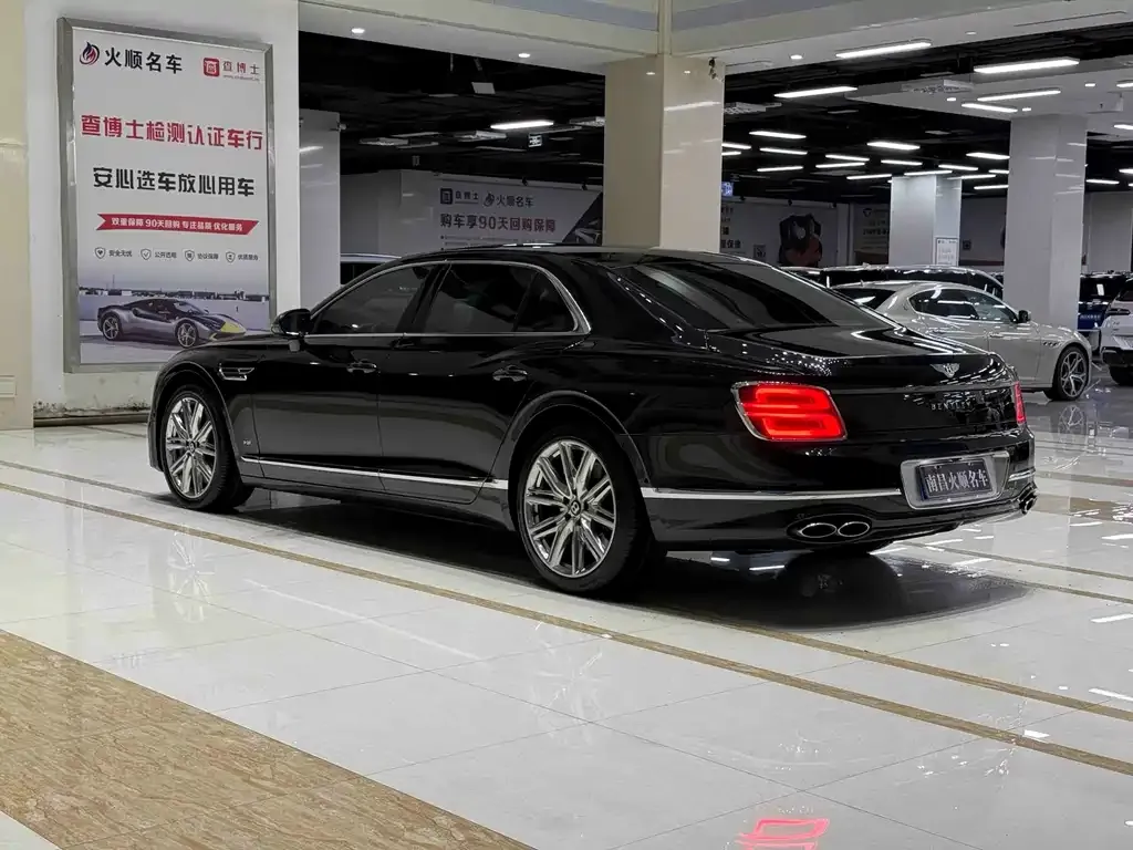 Bentley Flying Spur — фото 6