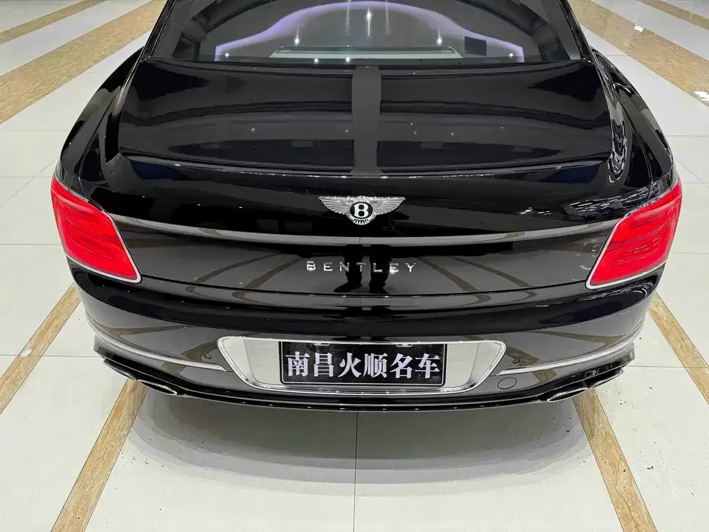 Bentley Flying Spur — фото 3