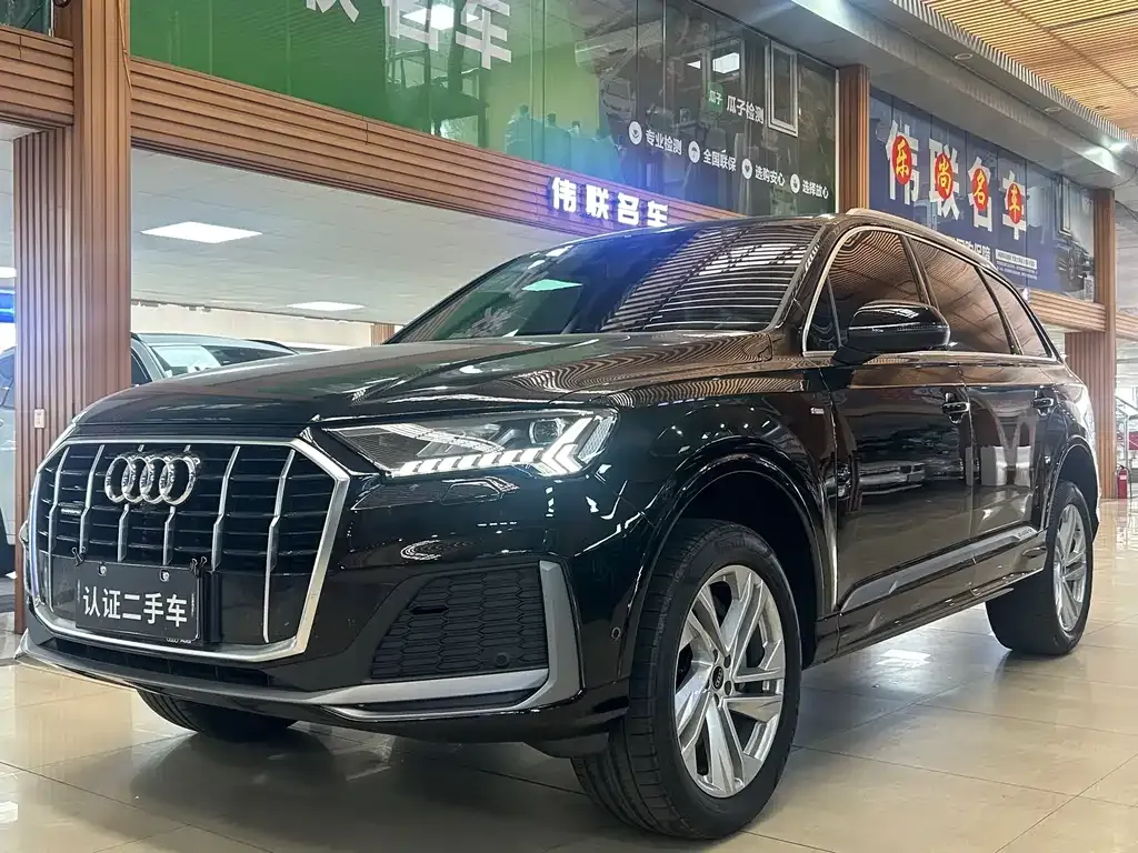 Audi Q7 — фото 1