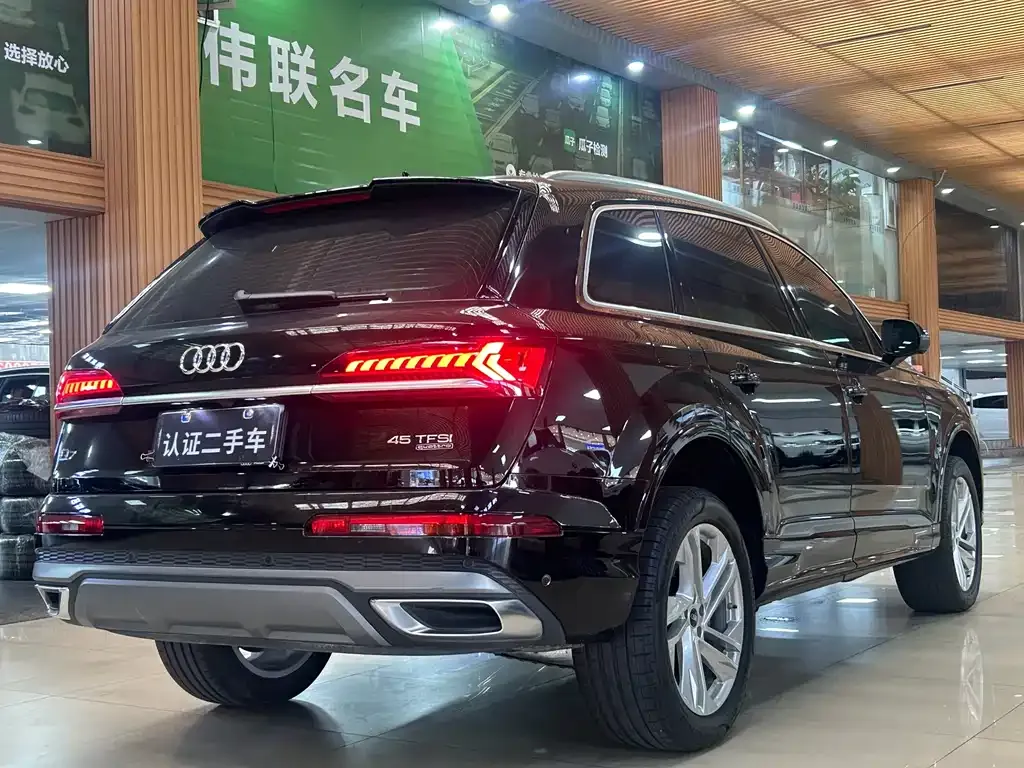 Audi Q7 — фото 8