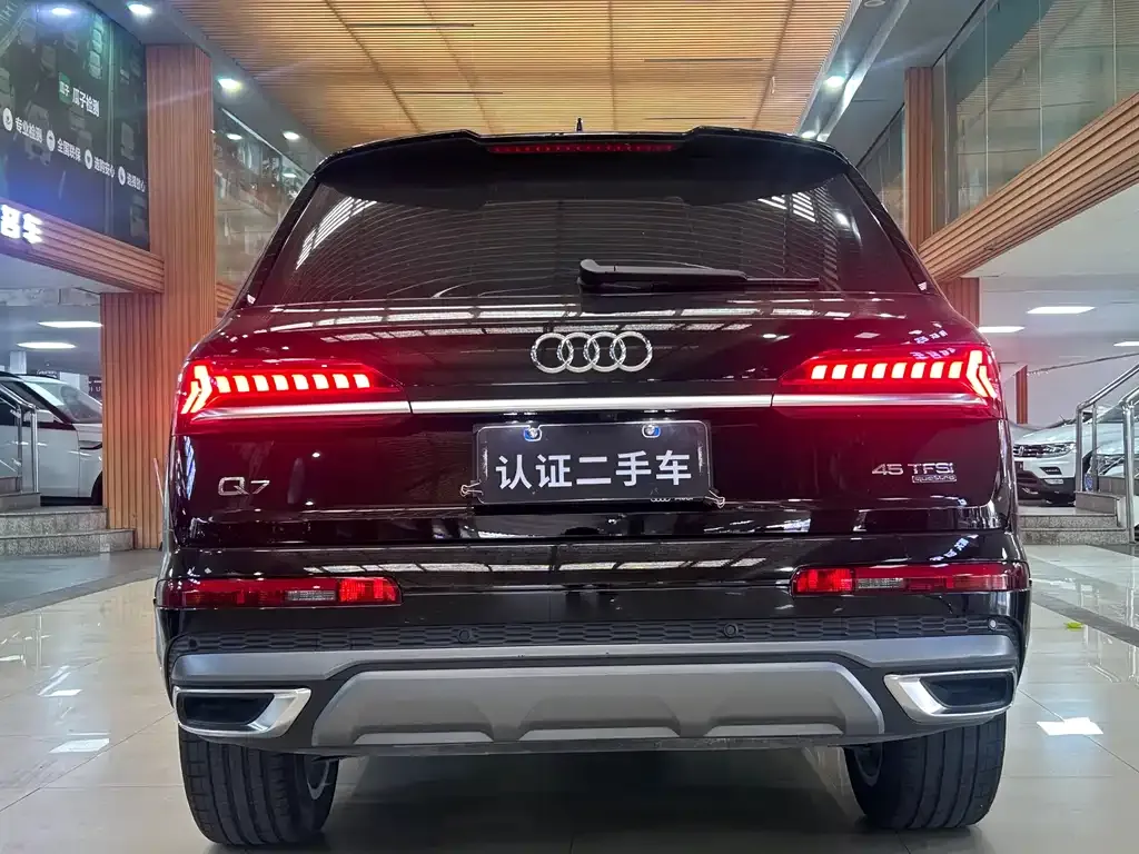 Audi Q7 — фото 7
