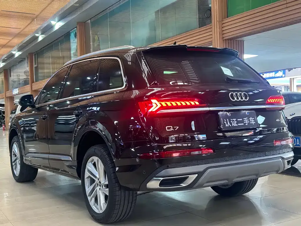 Audi Q7 — фото 6
