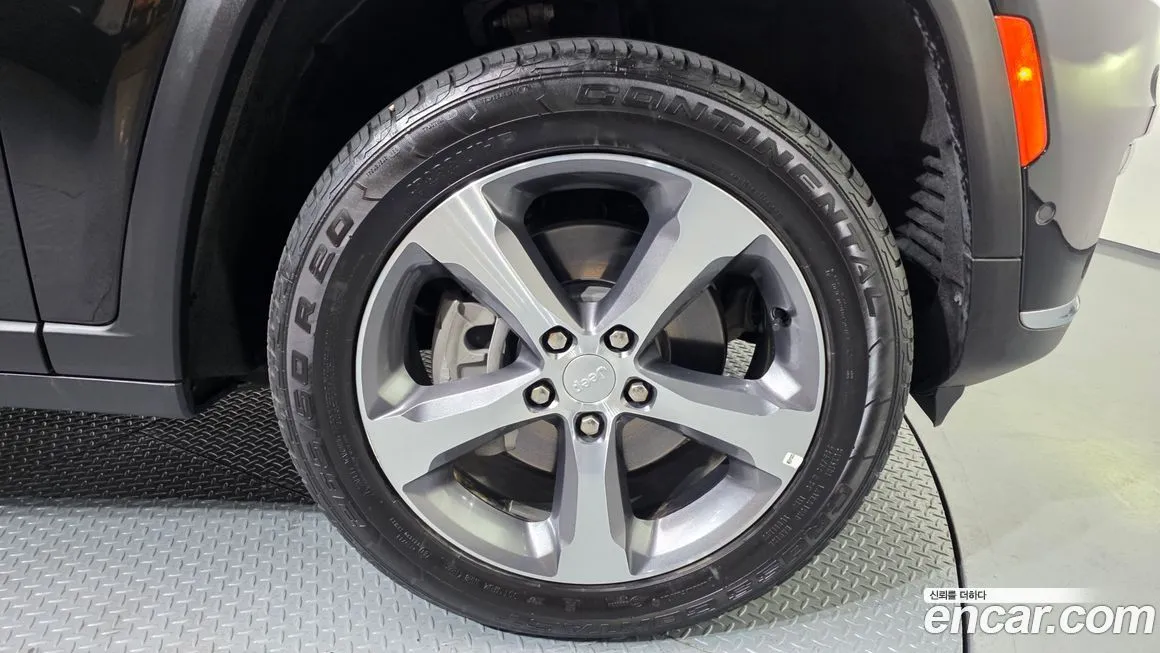 Jeep Cherokee — фото 2