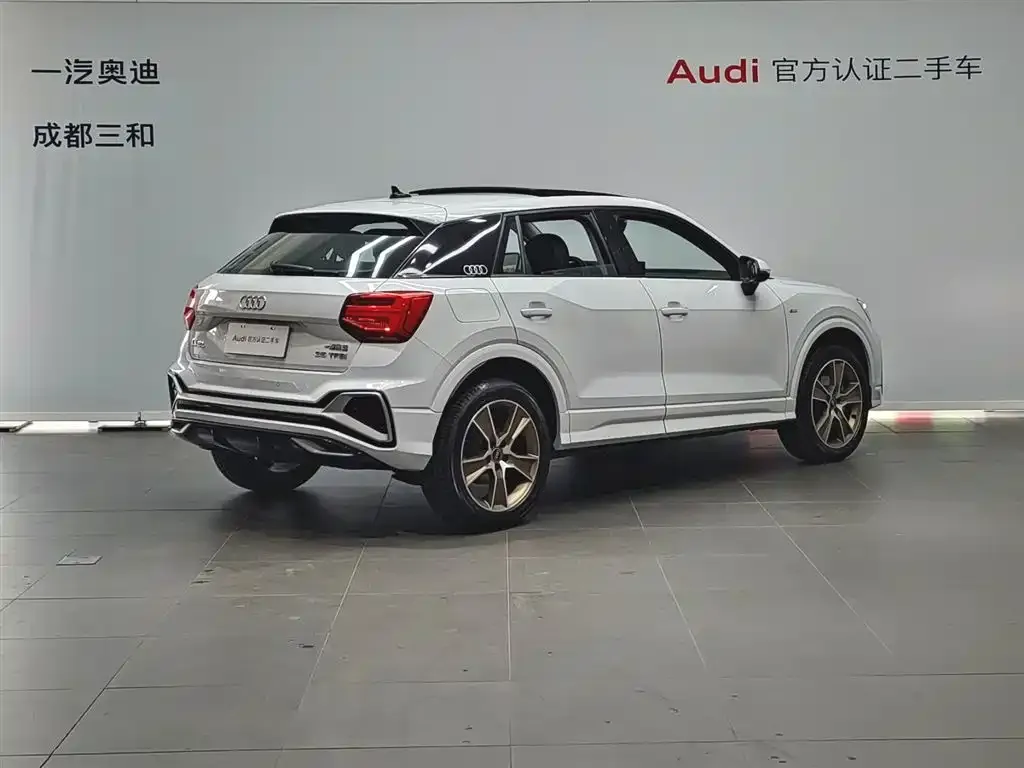 Audi Q2L — фото 5