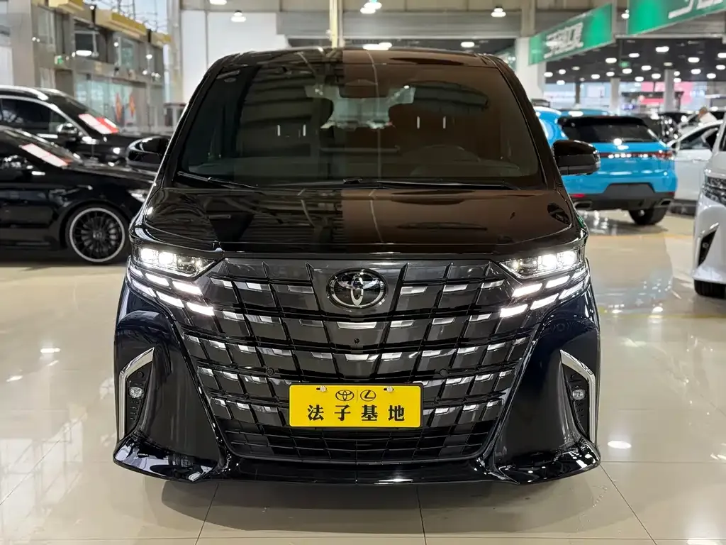 Toyota Alphard — фото 7