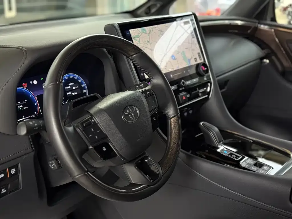 Toyota Alphard — фото 3