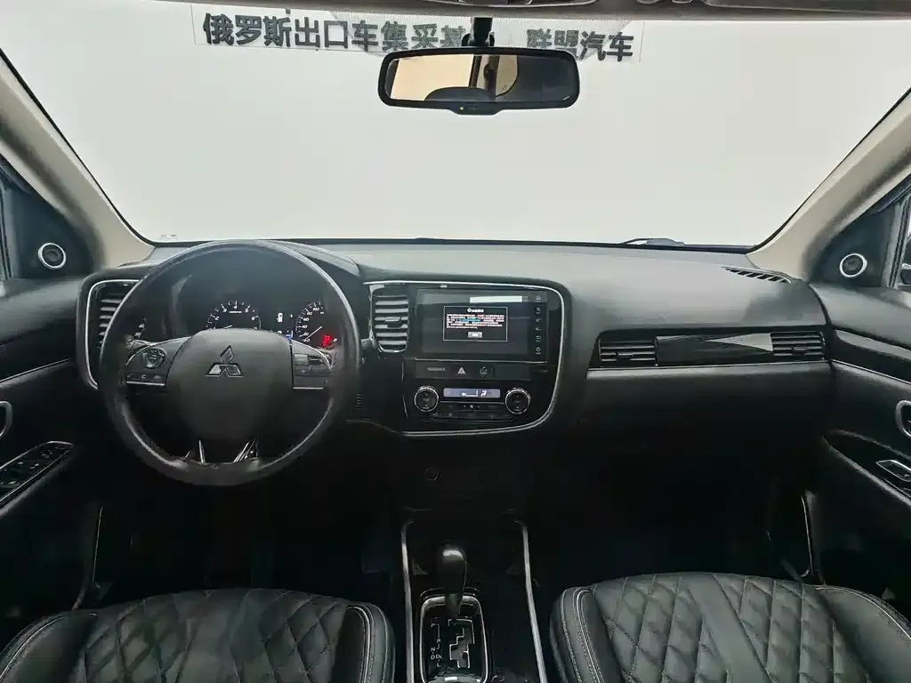 Mitsubishi Outlander — фото 10