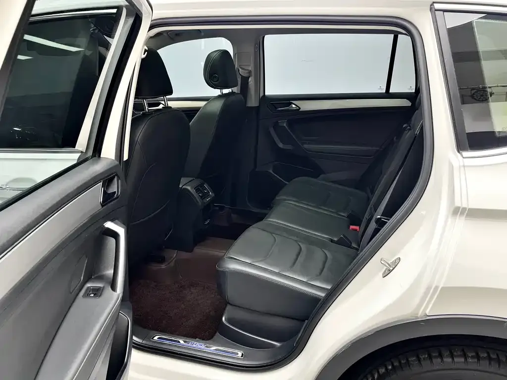 Volkswagen Tiguan L New Energy — фото 10