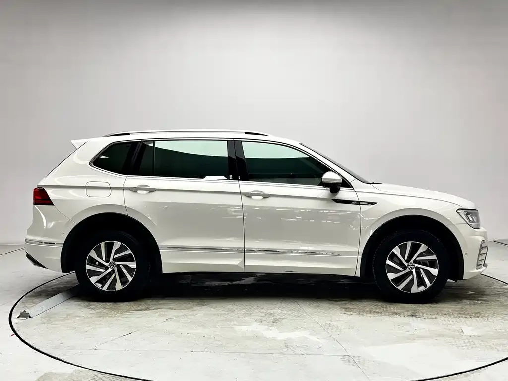 Volkswagen Tiguan L New Energy — фото 2