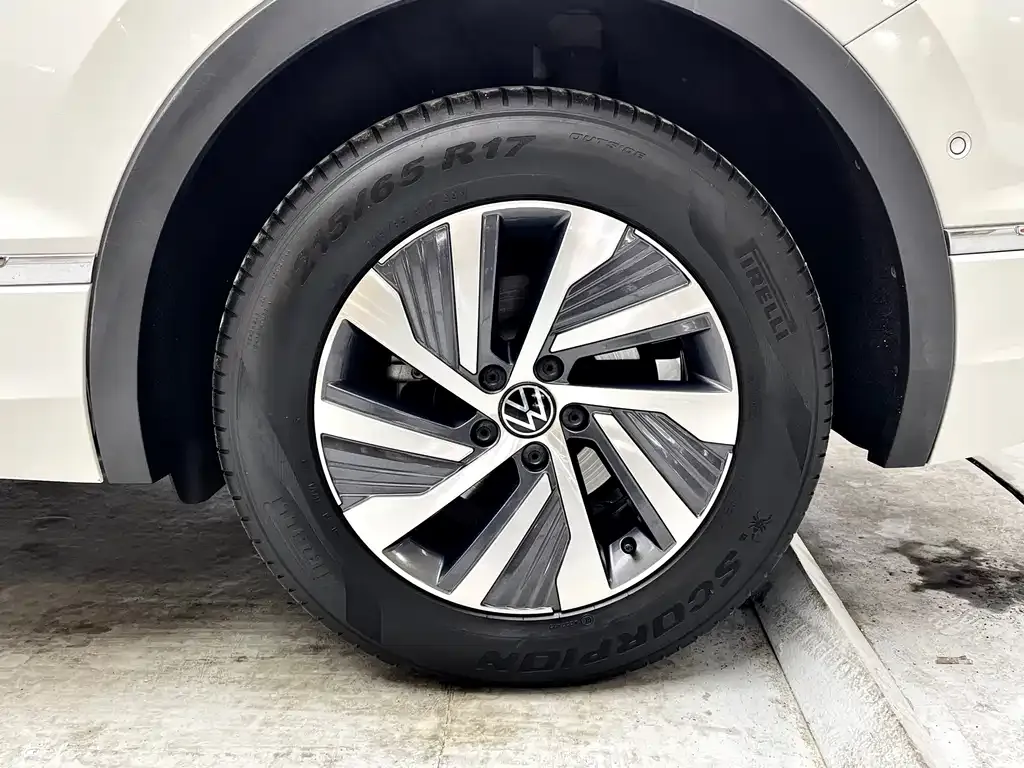 Volkswagen Tiguan L New Energy — фото 6