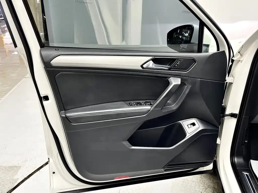 Volkswagen Tiguan L New Energy — фото 7