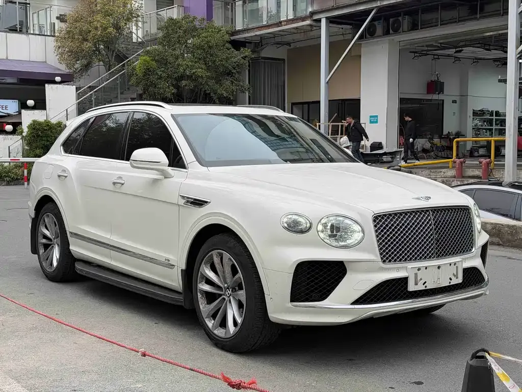Bentley Bentayga — фото 8