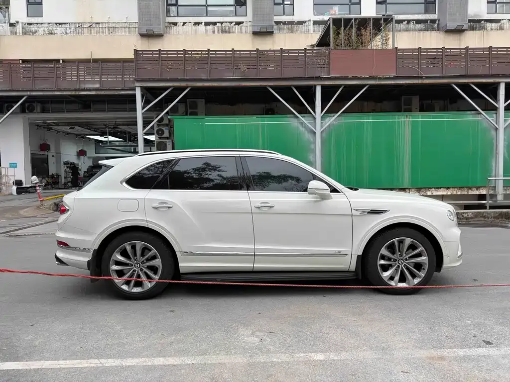 Bentley Bentayga — фото 4