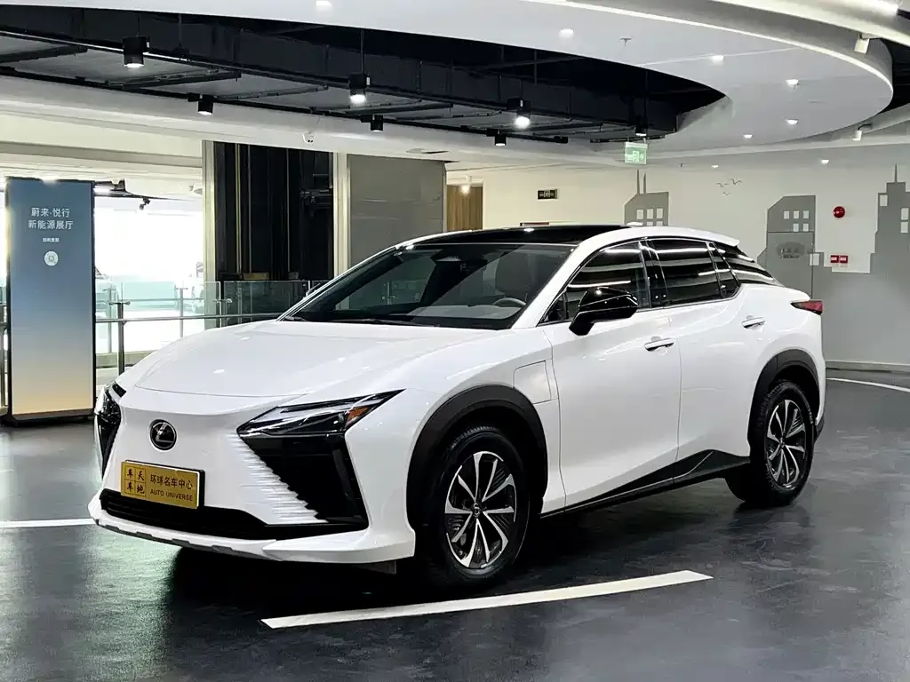 Lexus RZ — фото 1