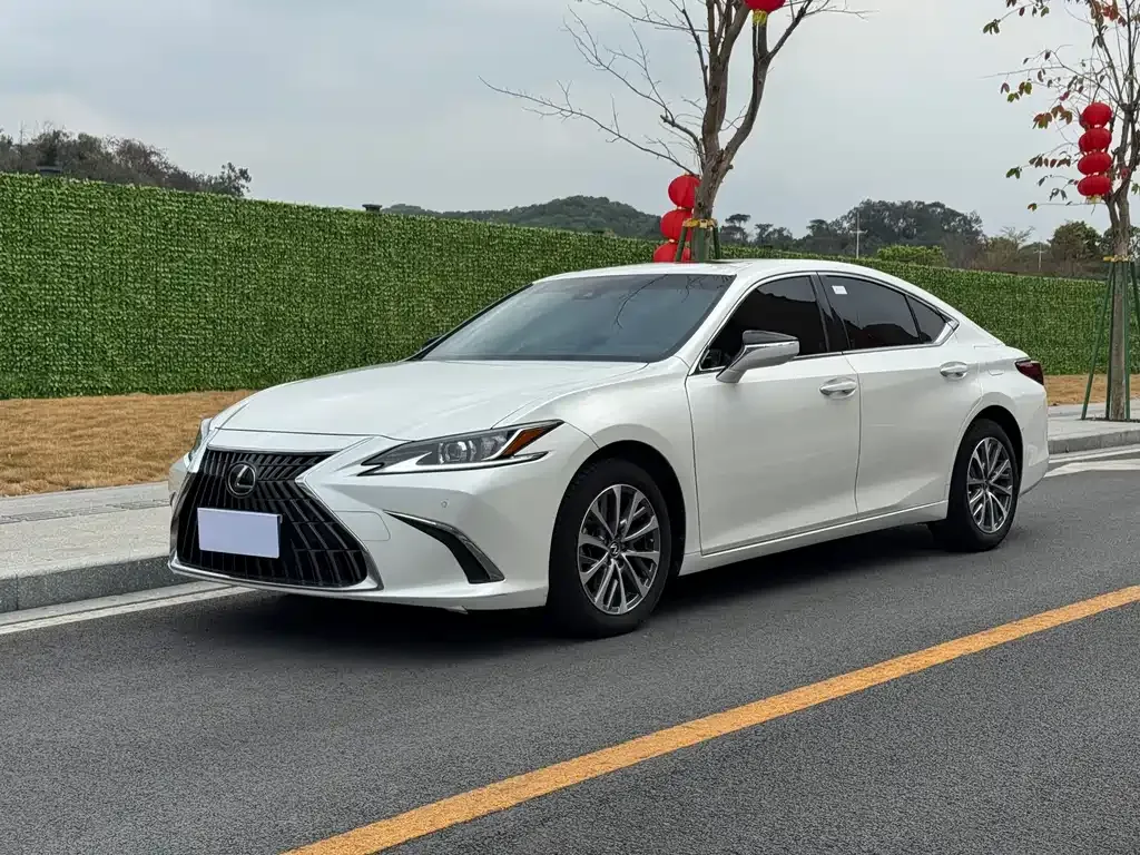 Lexus ES — фото 1