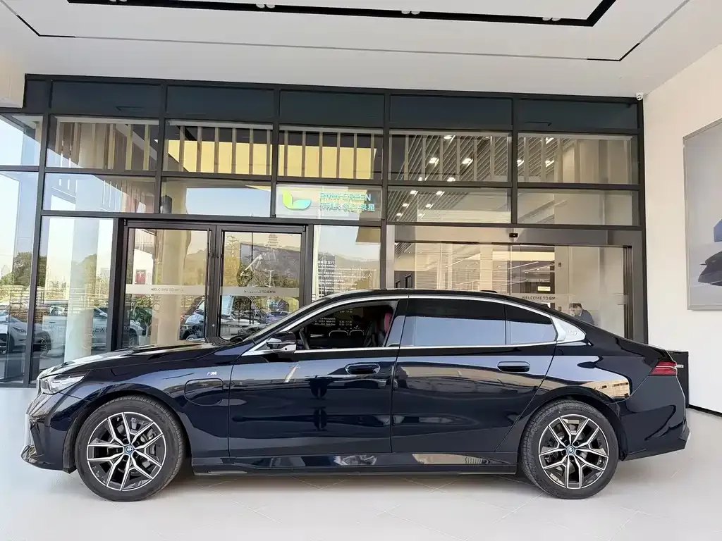 BMW i5 — фото 9