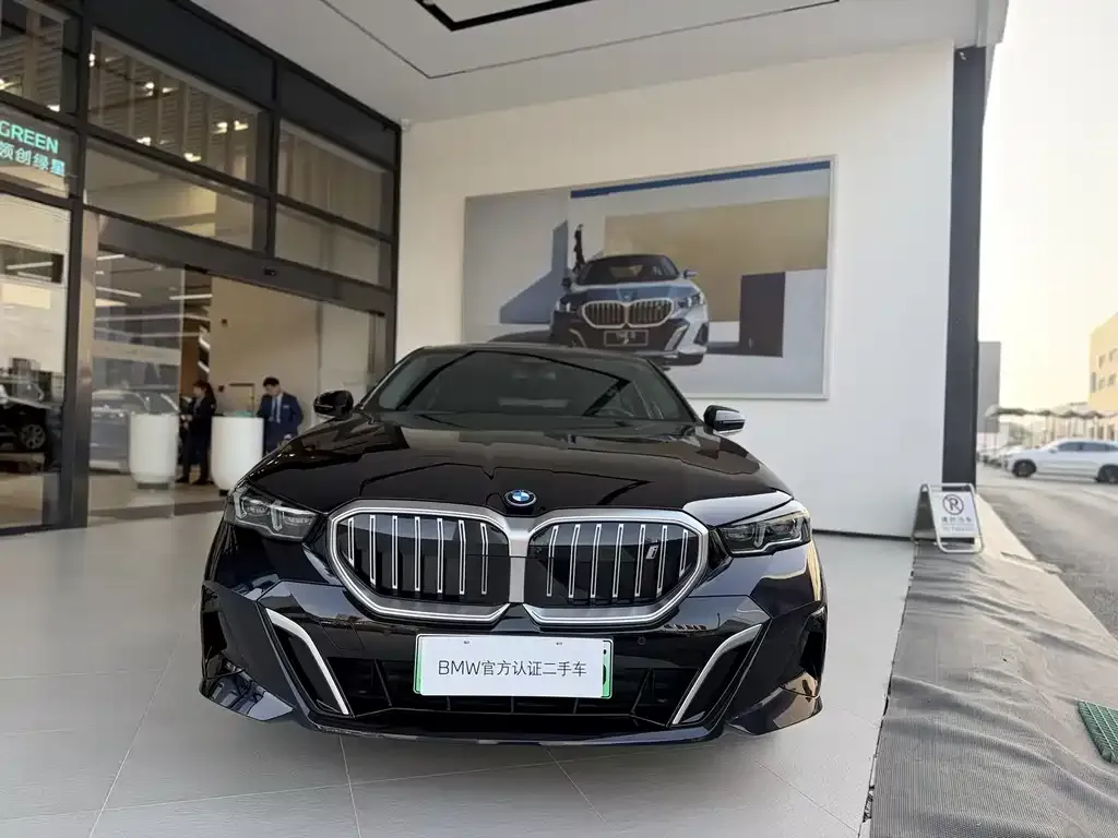 BMW i5 — фото 2