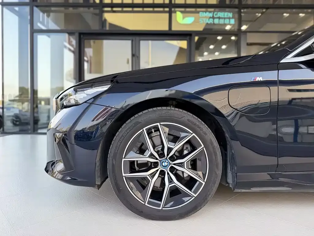BMW i5 — фото 10