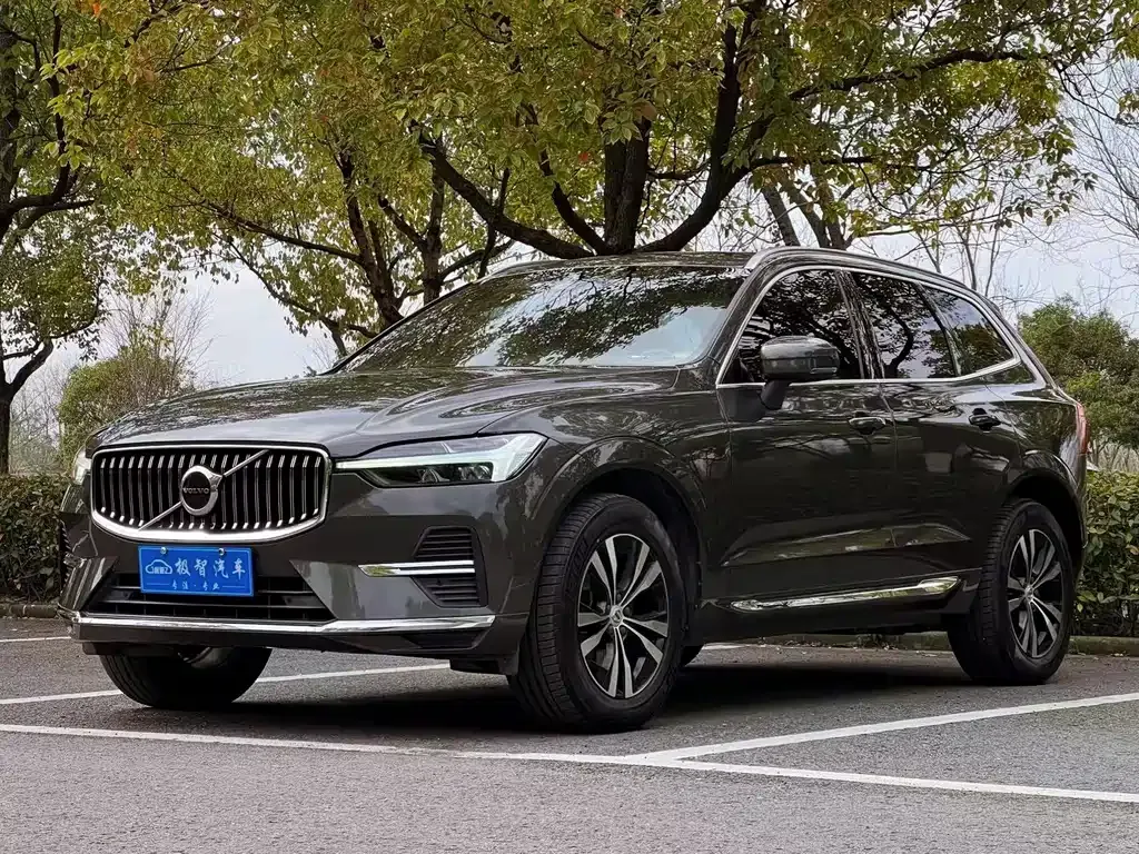 Volvo XC60 — фото 1
