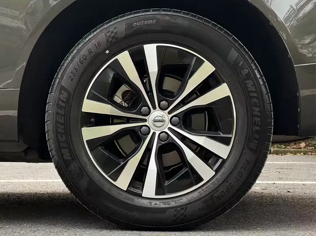 Volvo XC60 — фото 2