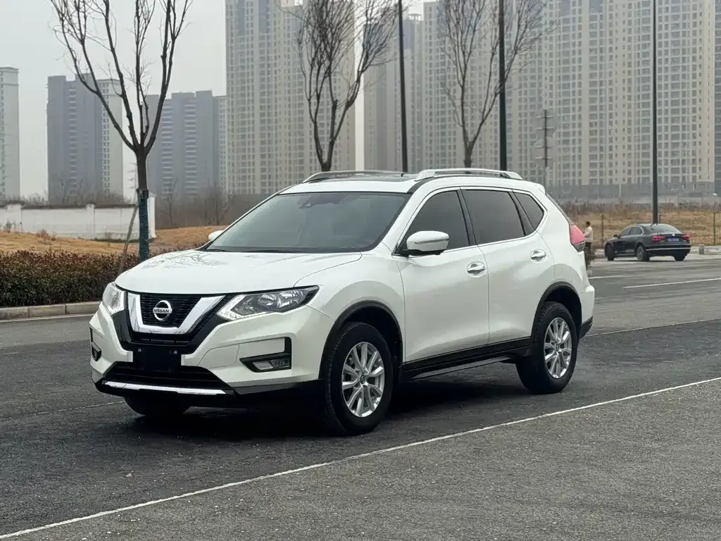 Nissan X-Trail — фото 1