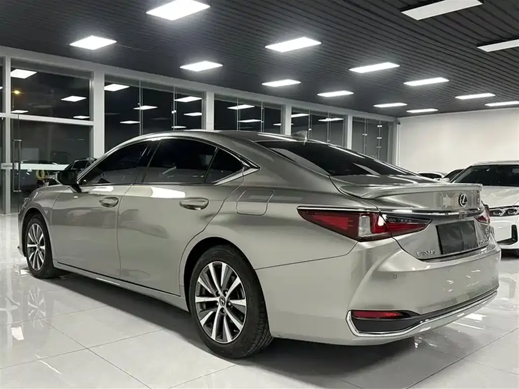 Lexus ES — фото 5