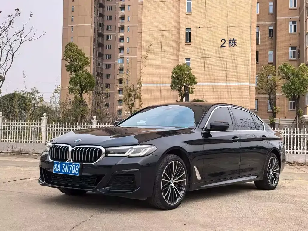 BMW 5 Series — фото 1