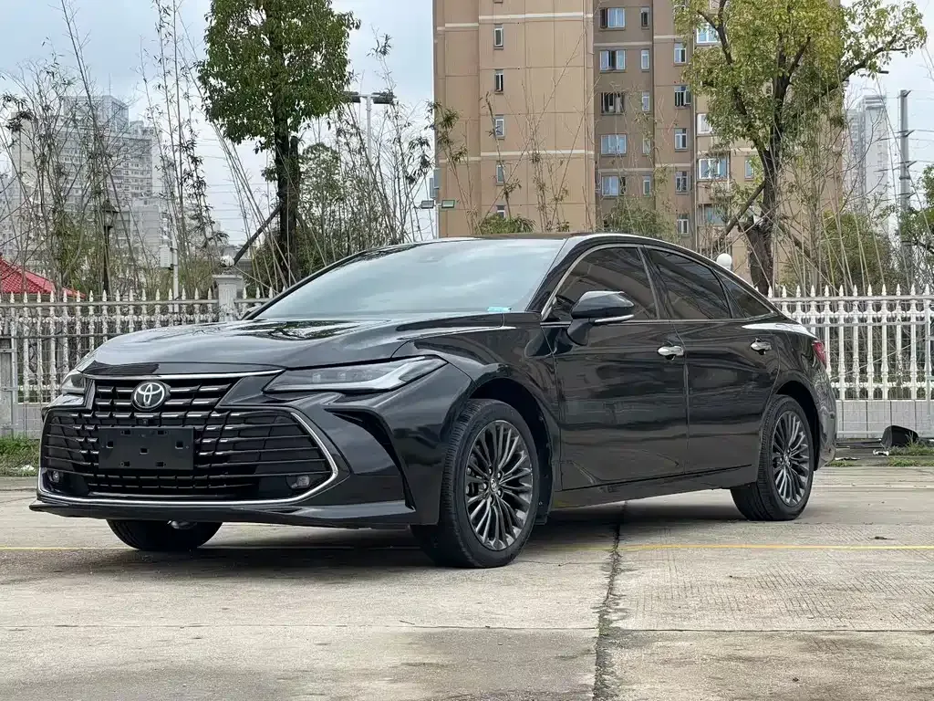 Toyota Avalon — фото 1