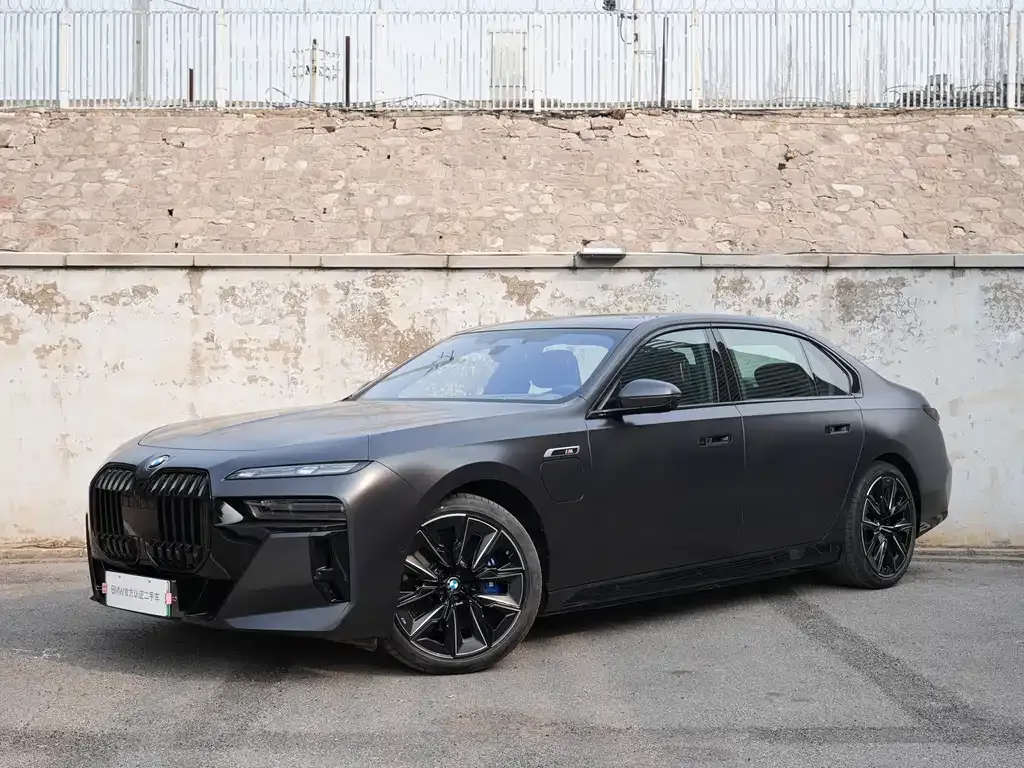 BMW i7 — фото 1