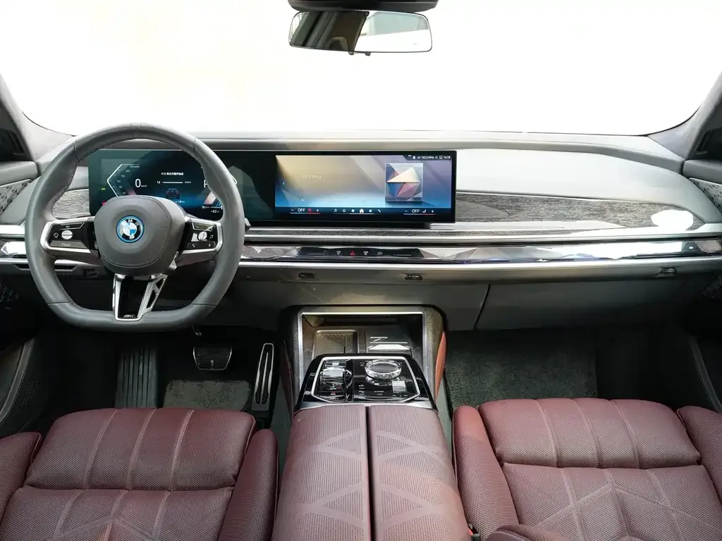 BMW i7 — фото 8