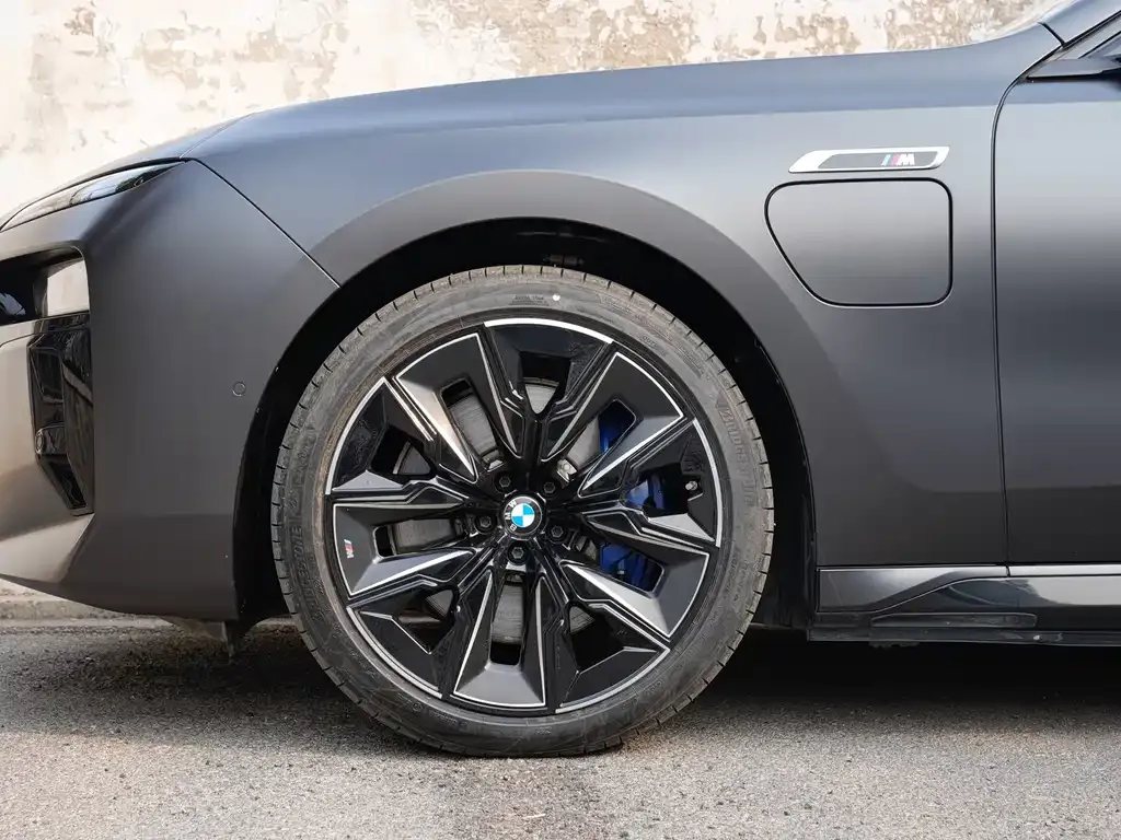 BMW i7 — фото 5