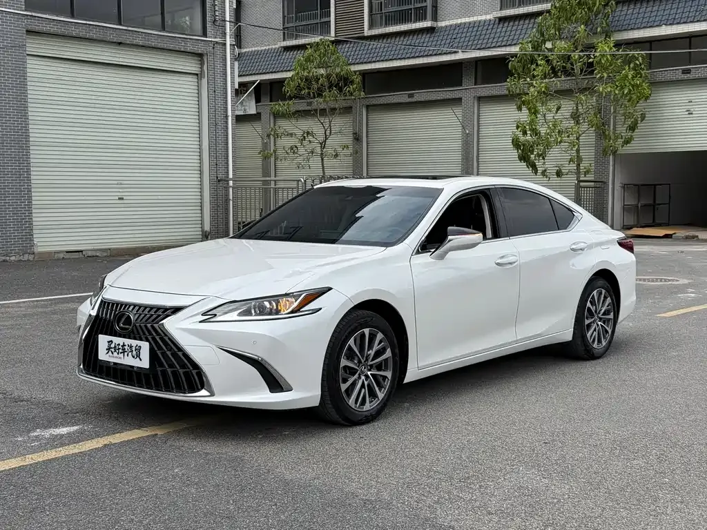 Lexus ES — фото 1