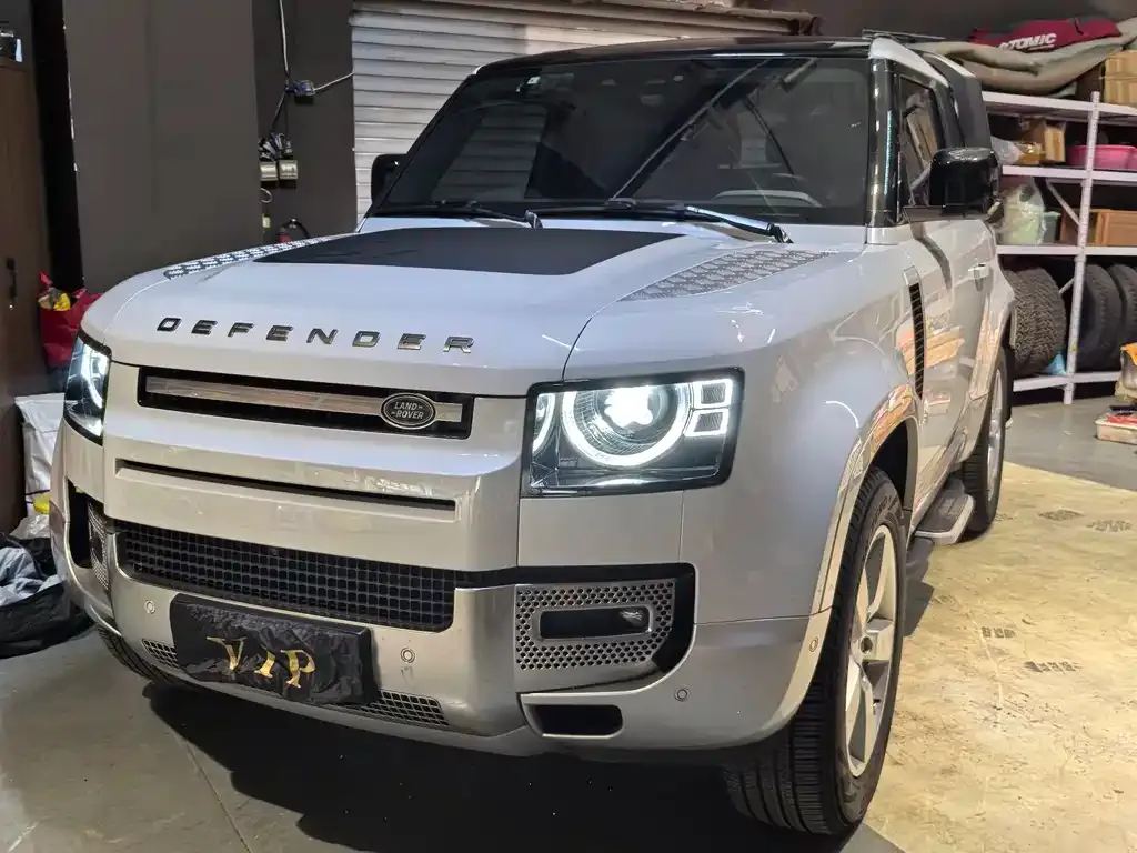 Land Rover Defender — фото 1