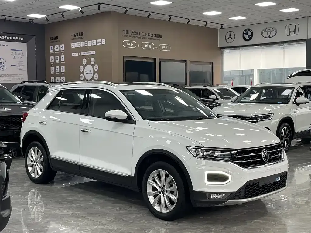Volkswagen T-Roc — фото 10