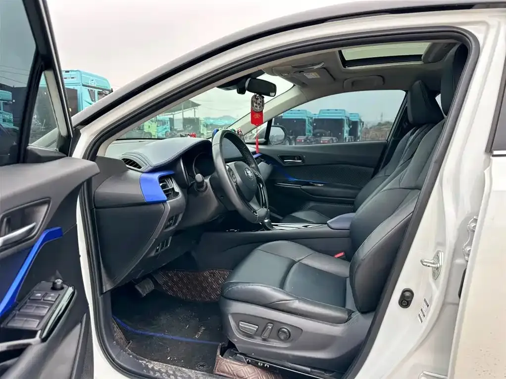 Toyota C-HR — фото 9
