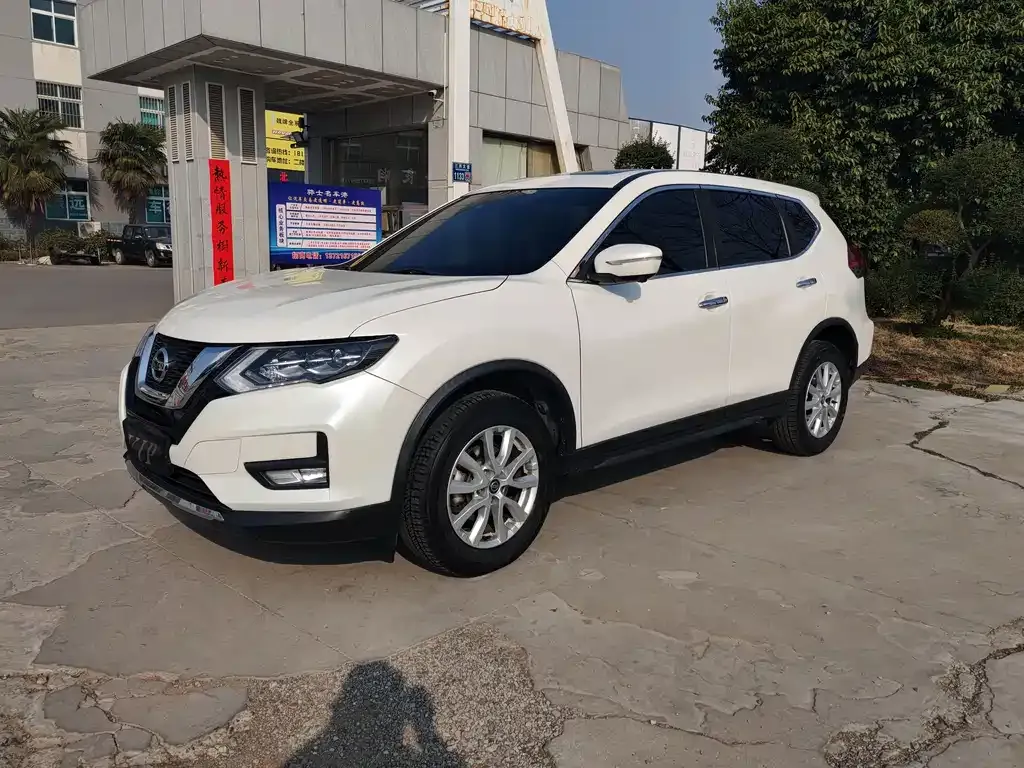 Nissan X-Trail — фото 1