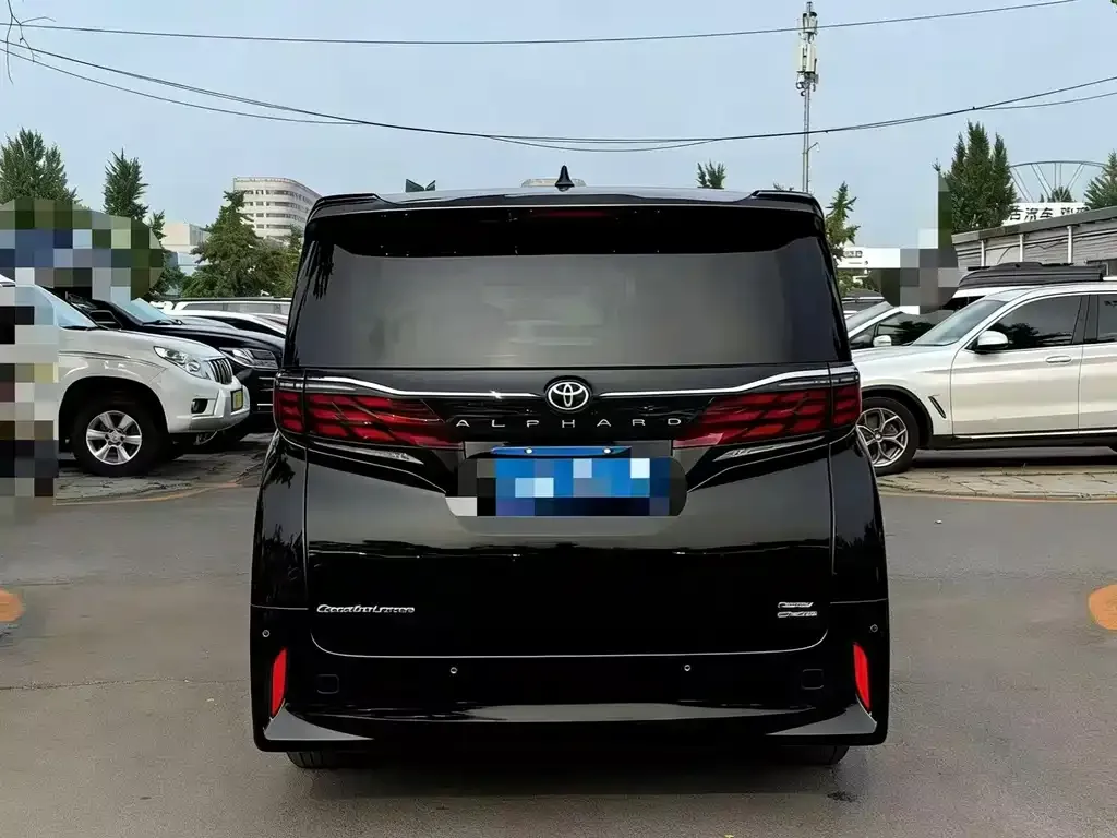 Toyota Alphard — фото 3