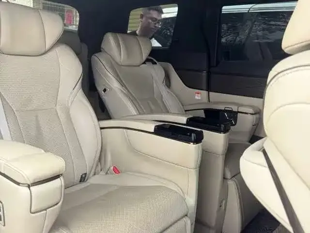 Toyota Alphard — фото 4