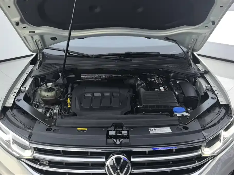 Volkswagen Tiguan L — фото 3